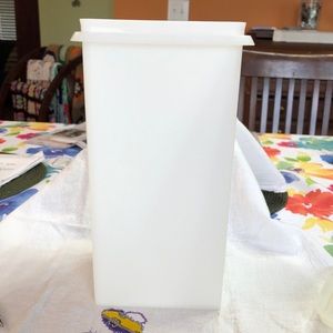 Vintage Tupperware cracker container